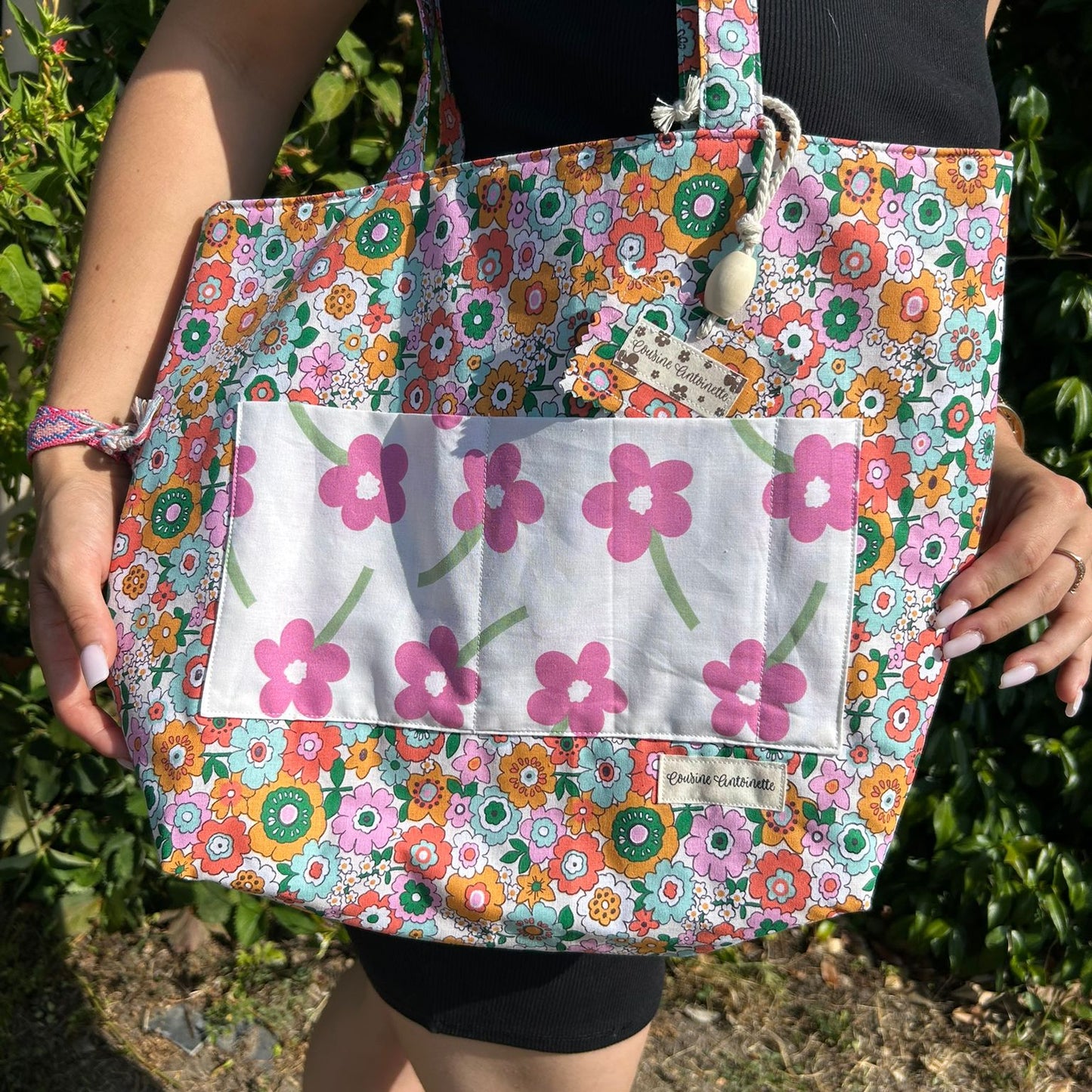 Sac cabas Barnabé de Chéribibi par Cousine Antoinette, en cuir beige avec poignées en corde, pour un style élégant et pratique.
