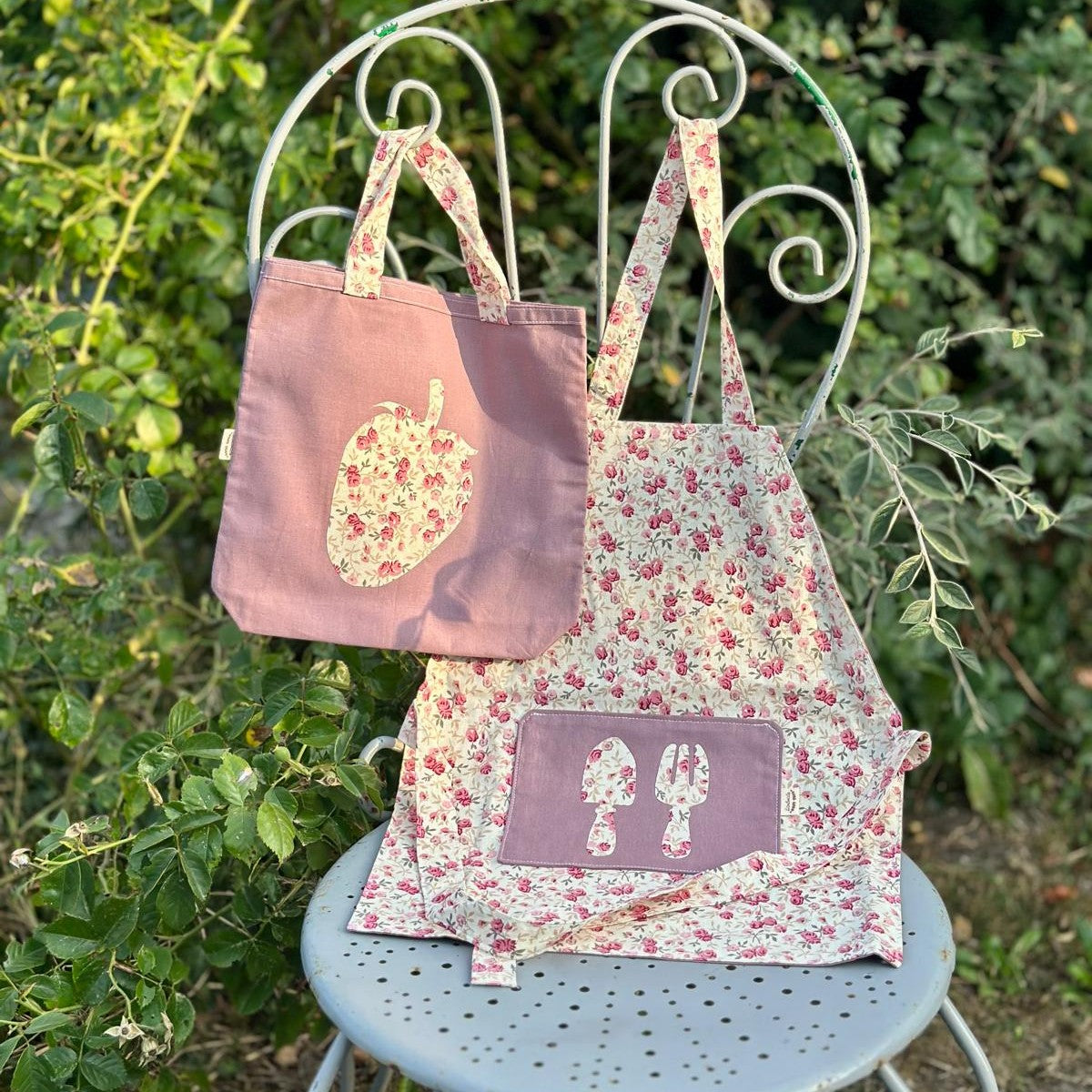 Tablier enfant motif Fraise - Réversible en coton Oeko-Tex