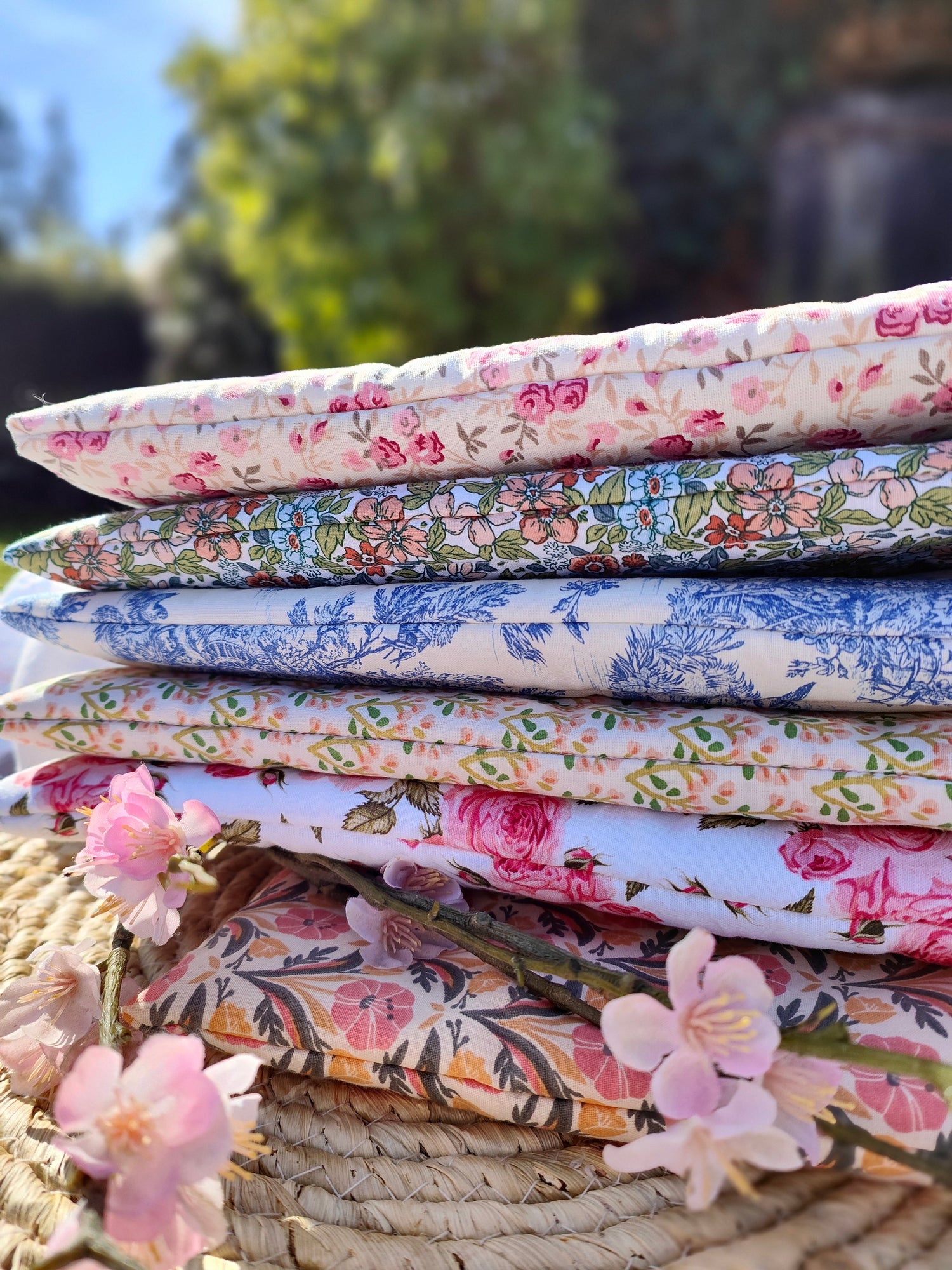 "Housses matelassées artisanales pour livres brochés en coton fleuri - Protection rembourrée faite main en France - Cousine Antoinette