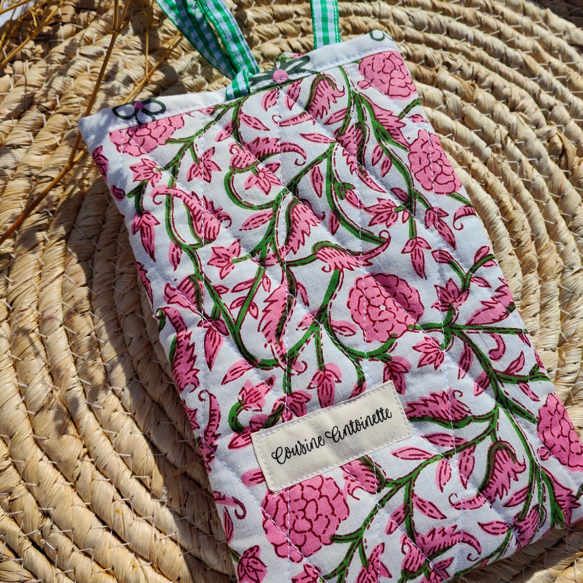 Housse de livre de poche Bakra artisanale matelassée, motif ethnique, doublée vichy vert, fermeture nouettes, fait main Angers
