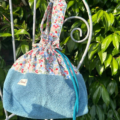 Sac pochon Oscar Bleuette éponge bambou bleu coton fleuri style Liberty fait main France polyvalent