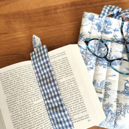 Détail fermeture nouettes assorties housse livre broché Céleste artisanale
