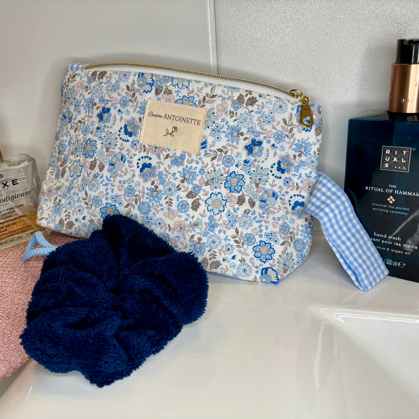 Détail fermeture éclair pochette Colette Cottage Fleuri artisanale - Finitions soignées Angers

