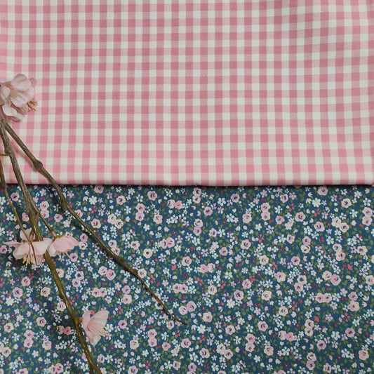 Duo de tissus Campagne Chic - Vichy rose et Liberty fleuri bleu foncé pour housse de livre personnalisable - Cousine Antoinette
