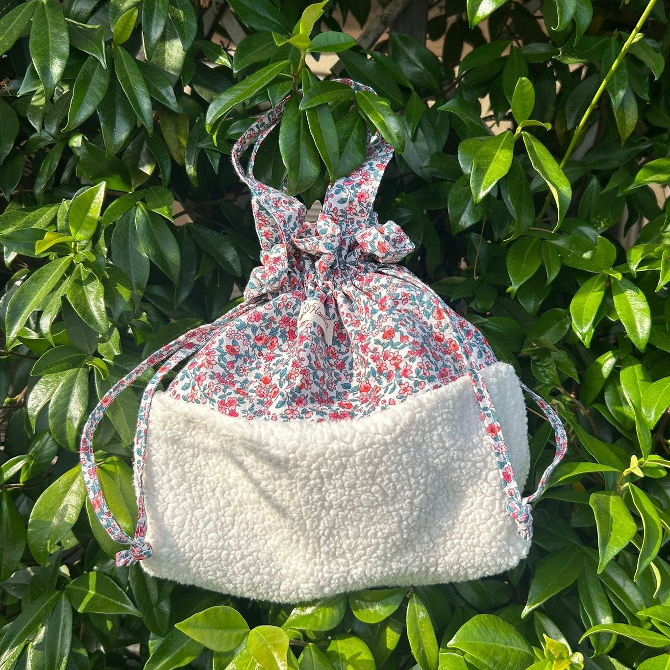Sac pochon Oscar Clématite sherpa blanc coton fleuri style Liberty bleu fait main France polyvalent
