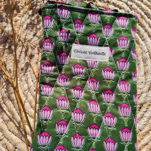 Housse de livre de poche Indi artisanale matelassée, motif indien, doublée fleurs, fermeture nouettes, fait main Angers
