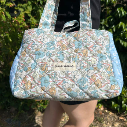 Sac à main Emilien Iris matelassé imprimé Liberty fleuri tons doux - vue de face - Cousine Antoinette
