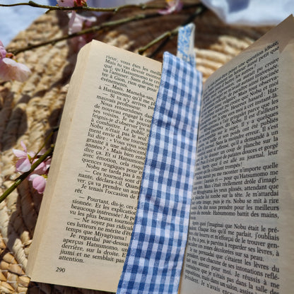 Marque-page Céleste verso vichy bleu, s'accorde avec housse livre Céleste

