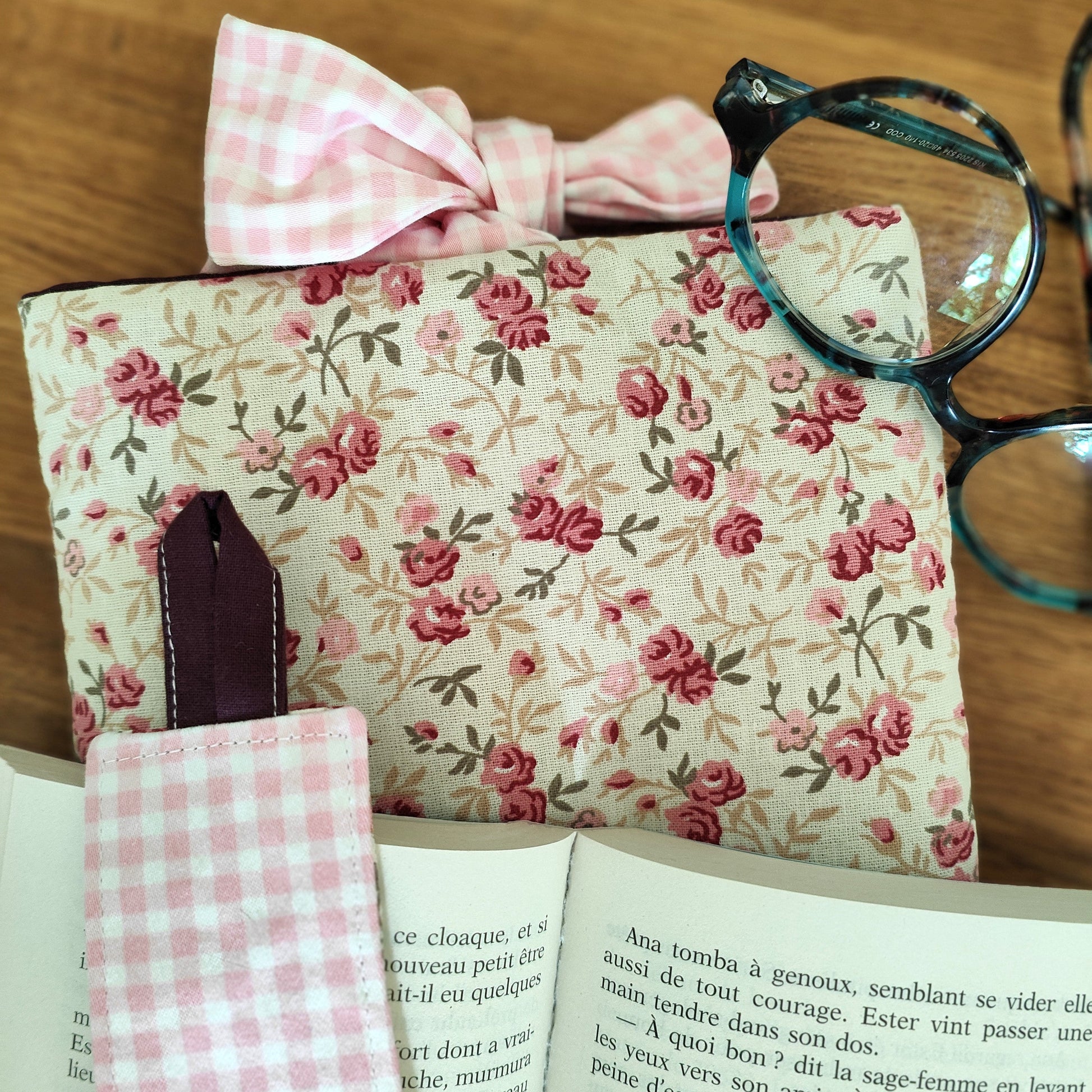 Marque-page Oxalys verso vichy rose, s'accorde avec housse livre Oxalys
