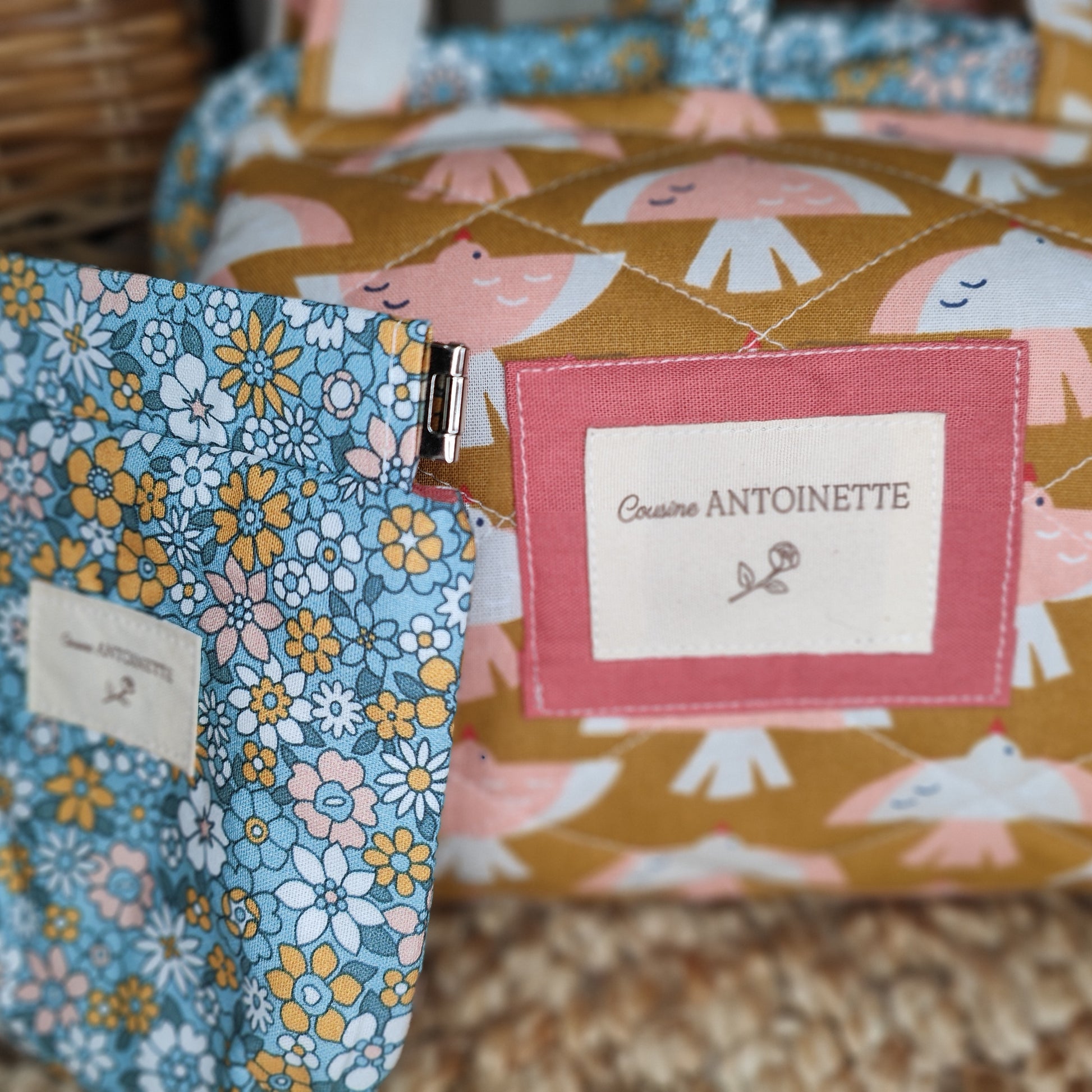 Ensemble pochette Leone Arielle et porte-monnaie Léon en coton fleuri, création unique Cousine Antoinette
