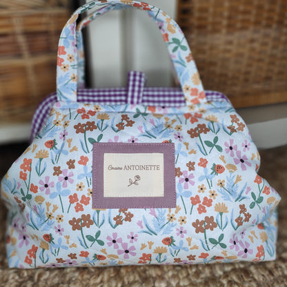 Pochette Leone Lilas en coton motif floral violet, création artisanale Cousine Antoinette
