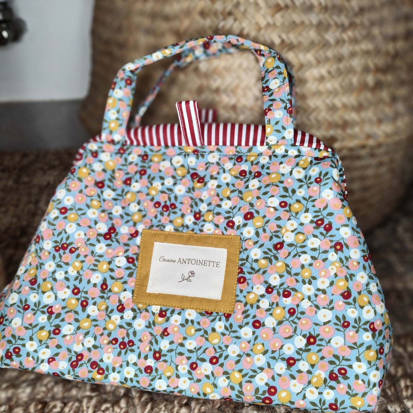 Pochette Leone Rosalie en coton Liberty fleurs roses et moutarde, création artisanale Cousine Antoinette
