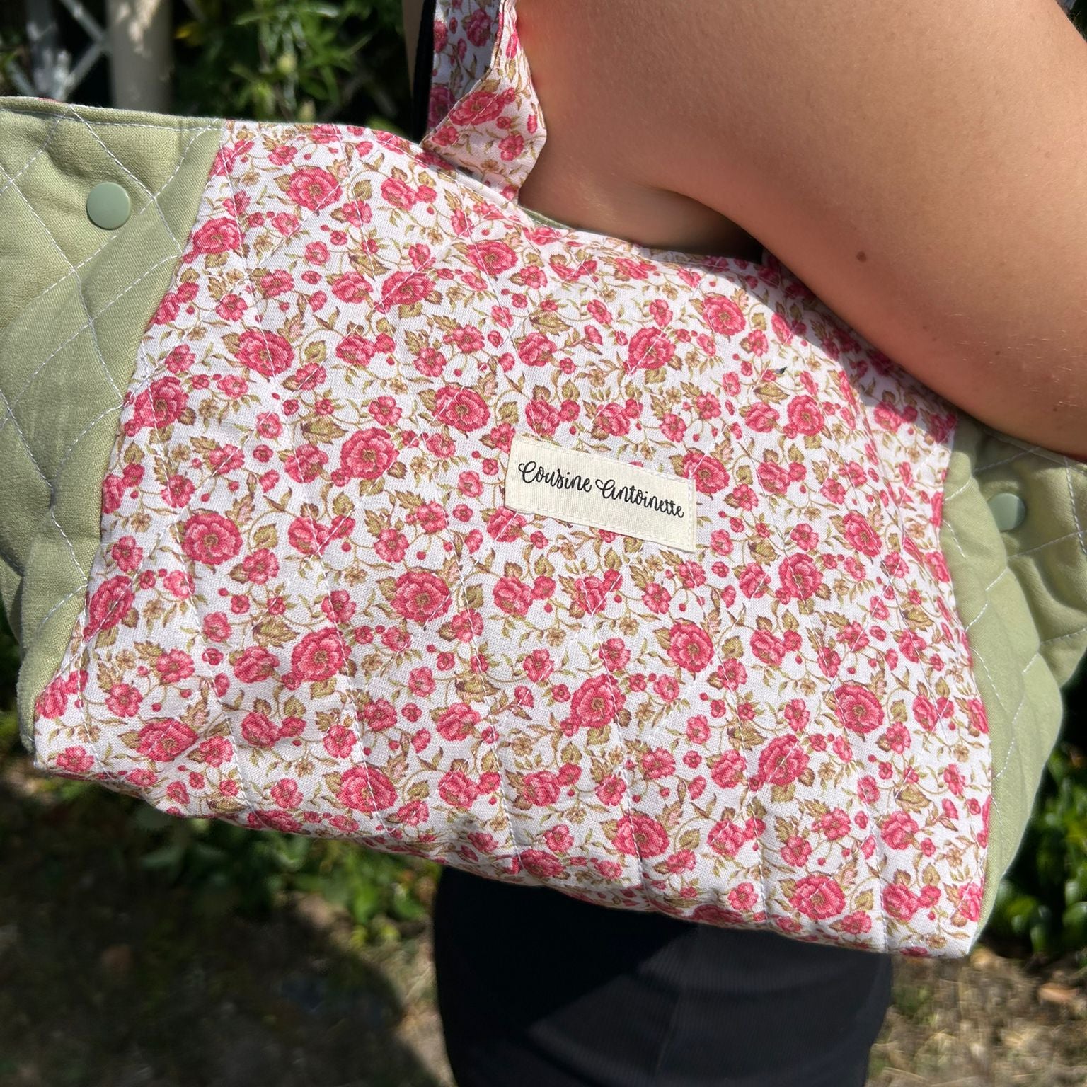 Sac à main artisanal Emilien motif Pivoine rose, vue de face, confectionné à la main par Cousine Antoinette
