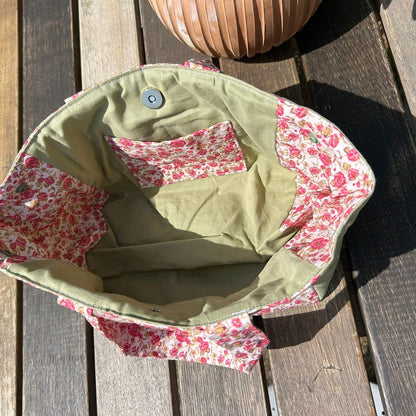ac à main artisanal Emilien Pivoine vue de profil, montrant l'épaisseur et la structure du sac