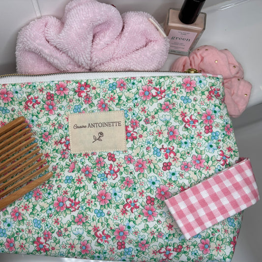 Pochette Colette Rose Fleuri 24x15x7 cm pour essentiels beauté et accessoires, pièce unique fait main
