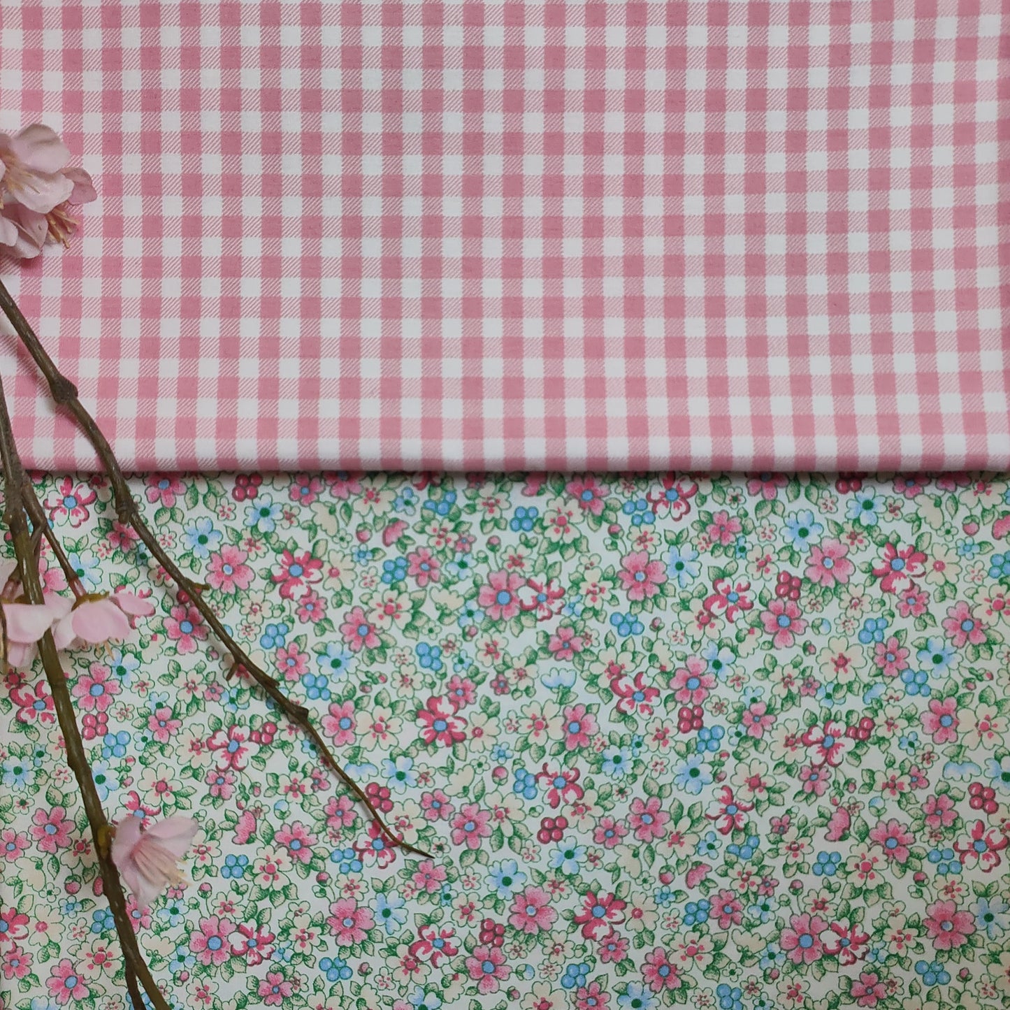 Duo de tissus Rose Fleuri - Vichy rose et Liberty fleuri fond vert menthe pour housse de livre personnalisable - Cousine Antoinette
