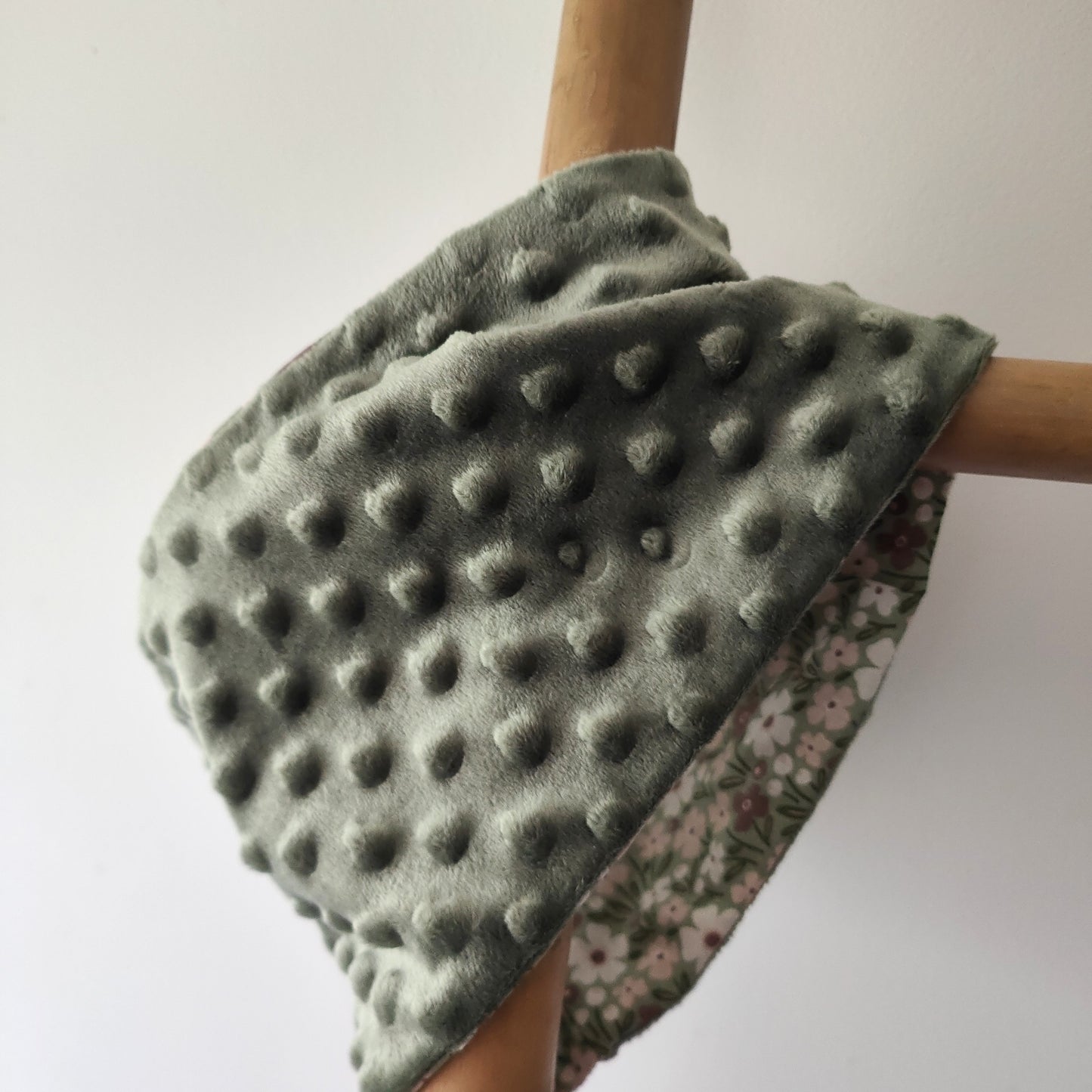 Snood enfant Amande en minky doux et moelleux, coloris beige

