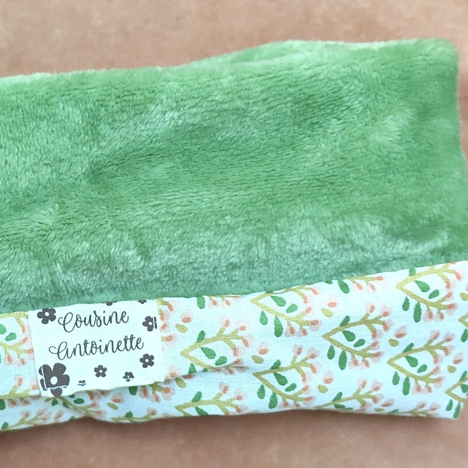 Snood Clochette porté par un enfant, confort et chaleur pour l'hiver
