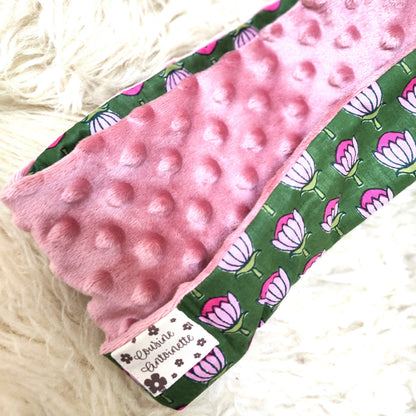 Snood Indi porté par un enfant, confort et chaleur pour l'hiver
