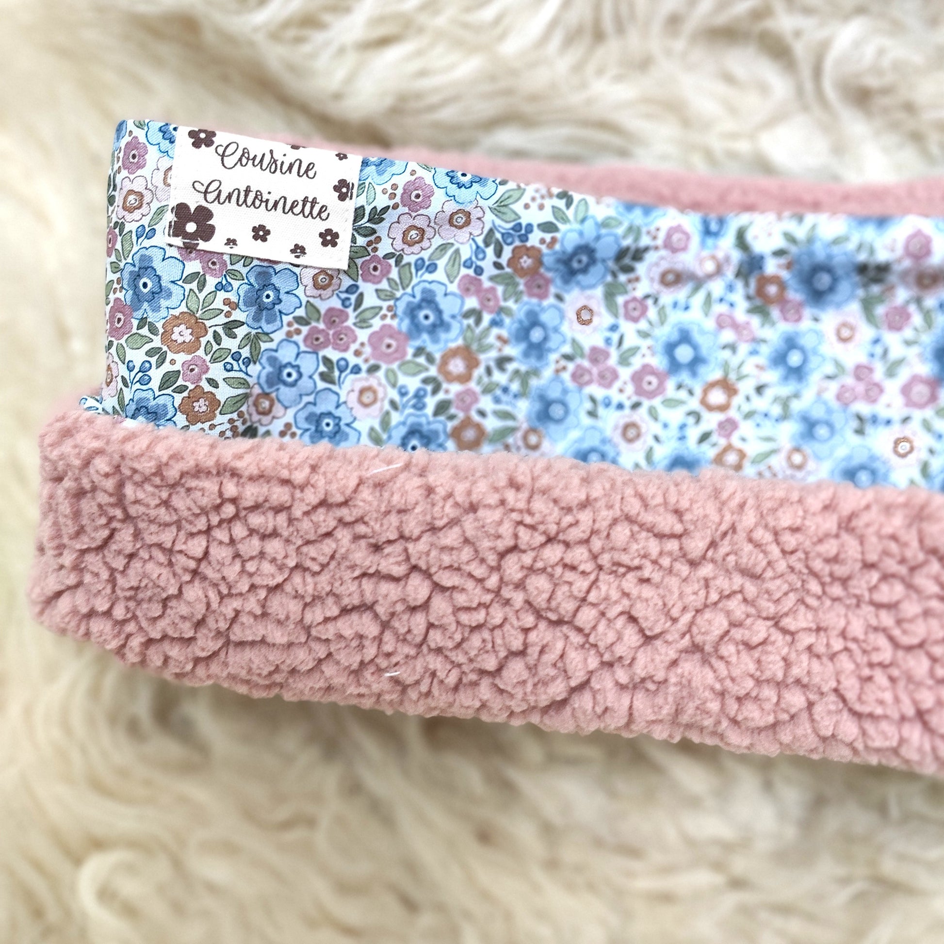 Snood Lucile porté par un enfant, confort et chaleur pour l'hiver
