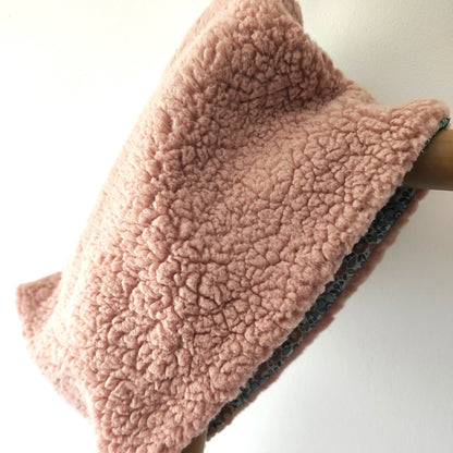 Snood enfant Lucile en sherpa doux et moelleux, coloris pastel
