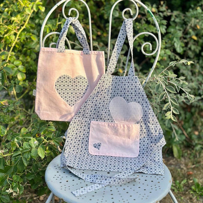 
Tablier enfant motif Cœur - Réversible en coton Oeko-Tex
