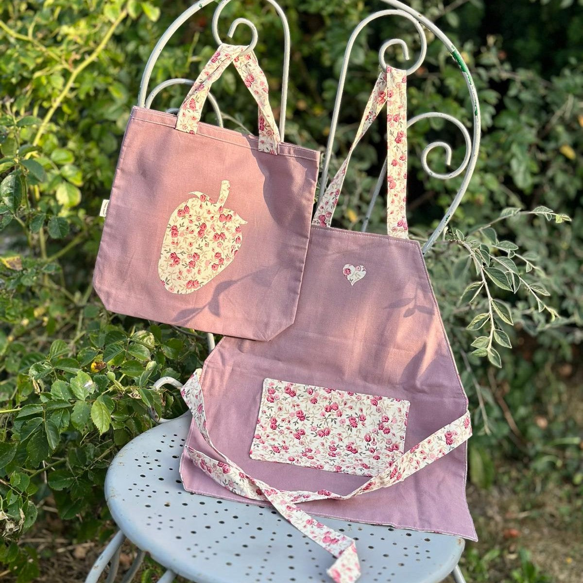 Tablier enfant motif Fraise - Réversible en coton Oeko-Tex

