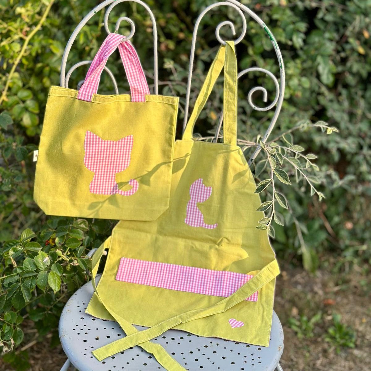 Tablier enfant motif Chacha - Réversible en coton Oeko-Tex

