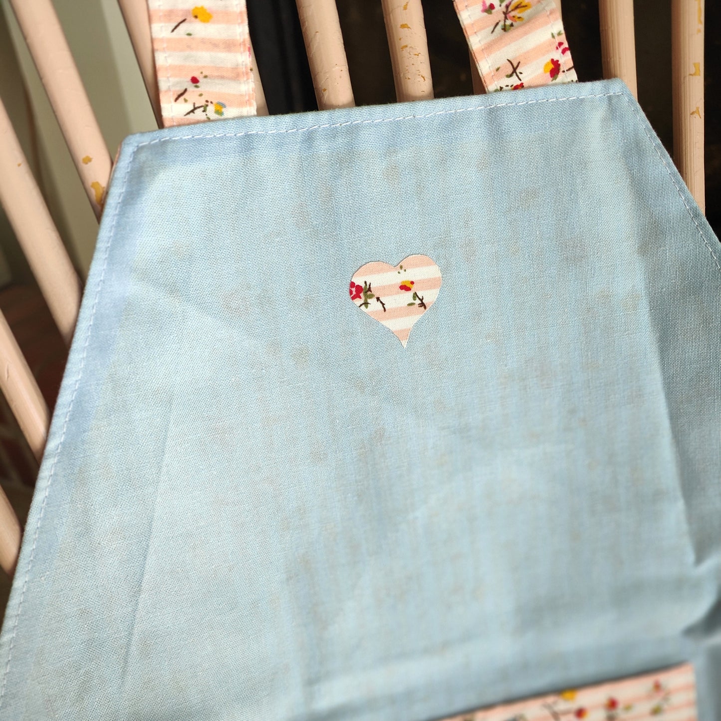 Tablier enfant motif Wouf - Réversible en coton Oeko-Tex