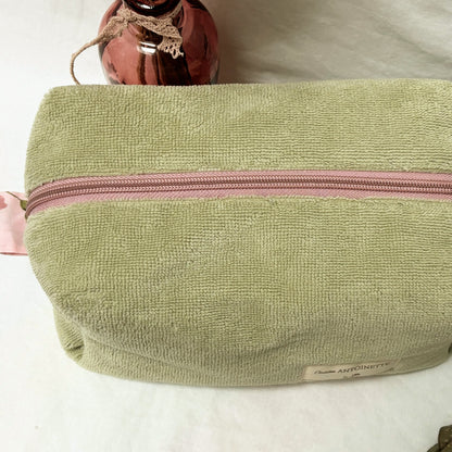 Trousse de toilette Cousine Antoinette Cocon en tissu amande avec fermeture éclair, design élégant et pratique pour voyager