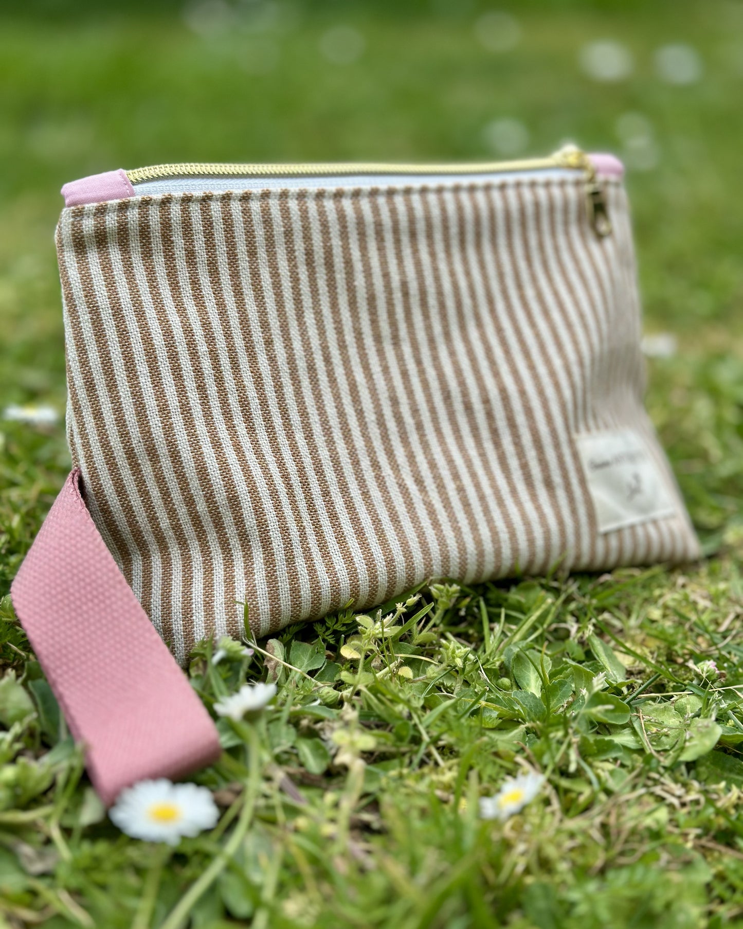 Trousse zippée Deauville Blush – coton rayé Oeko-Tex, série limitée, cousue main en France – Cousine Antoinette
