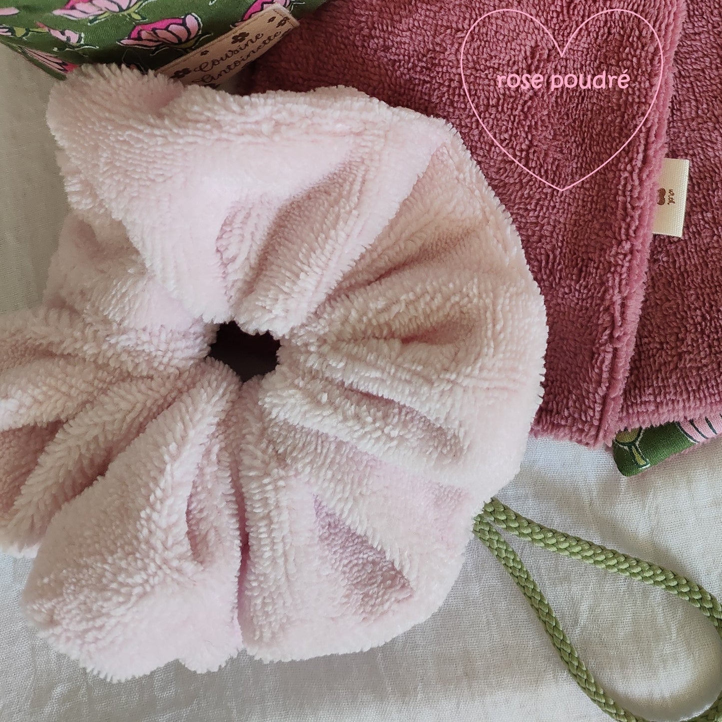 Fleur de douche éponge bambou rose poudré lavable réutilisable fait main France