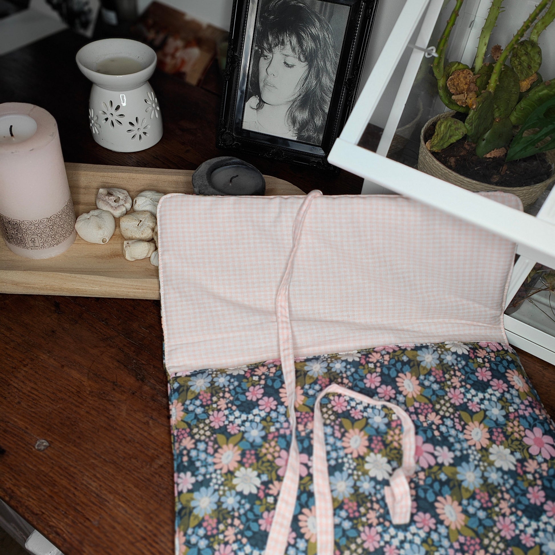 Housse ordinateur portable artisanale Floret en situation d'usage - Cousine Antoinette
