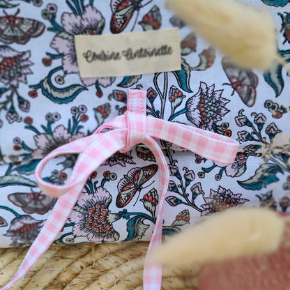 Housse ordinateur portable artisanale Papillon - Détail intérieur vert et fermeture nouettes - Cousine Antoinette
