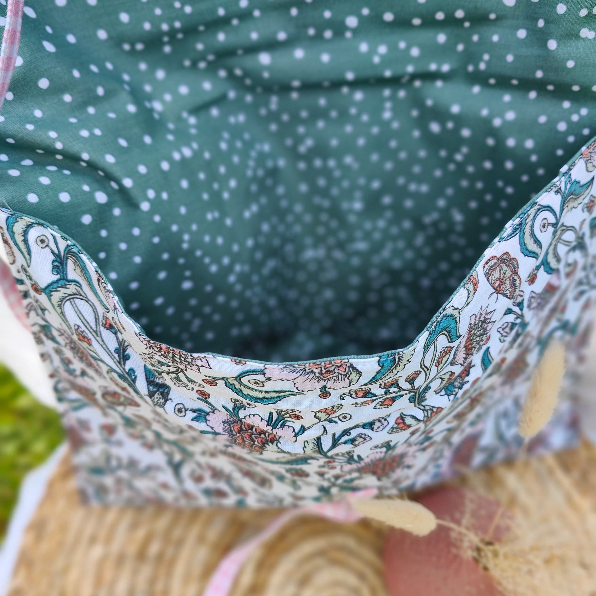 Housse ordinateur portable artisanale Papillon - Détail intérieur vert et fermeture nouettes - Cousine Antoinette
