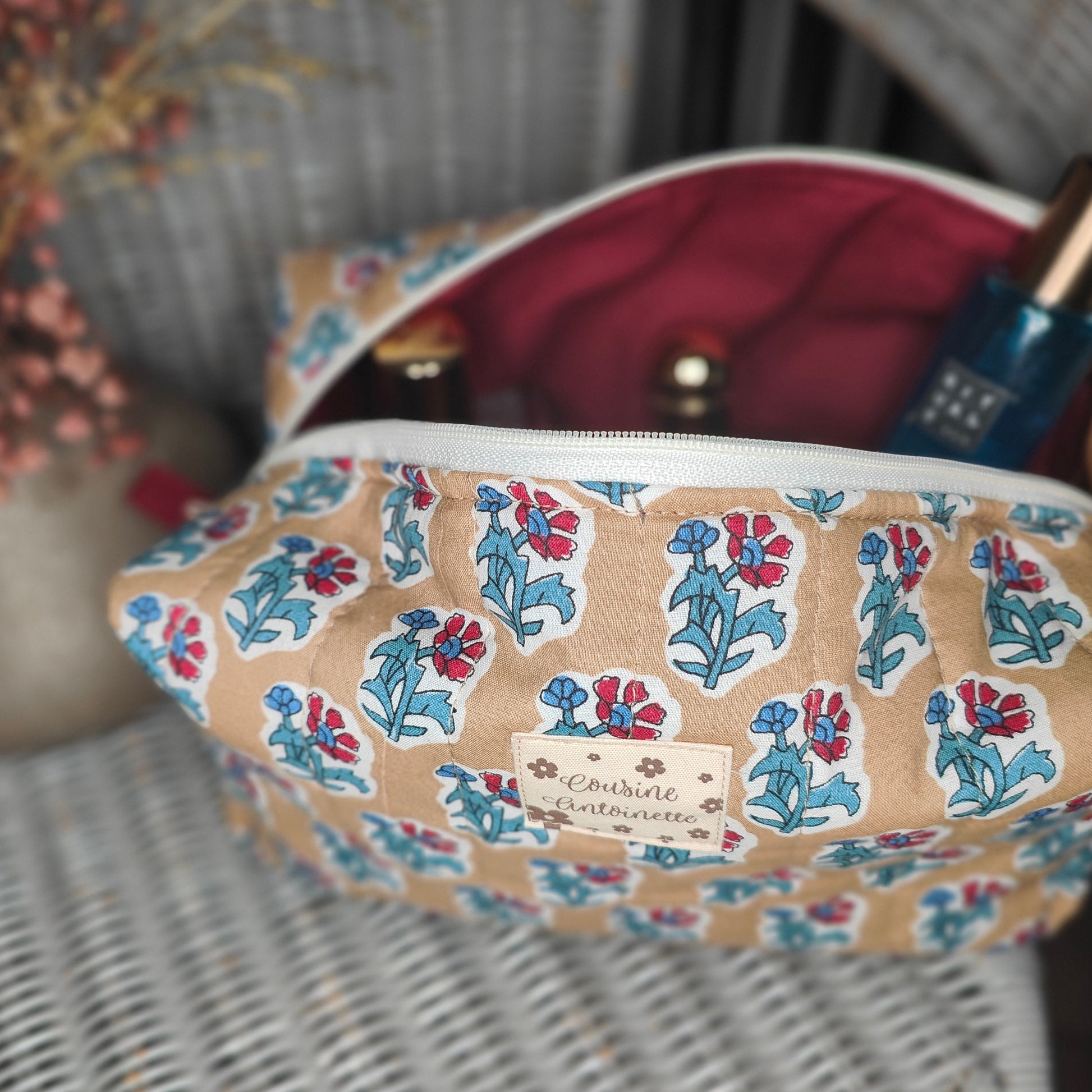 Intérieur rose poudré de la grande trousse de toilette Bouquet Rouge artisanale française