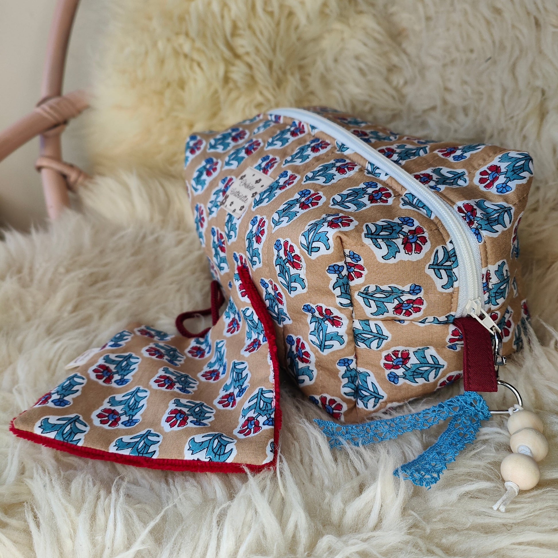Détail fermeture éclair grande trousse de toilette Bouquet Rouge artisanale française