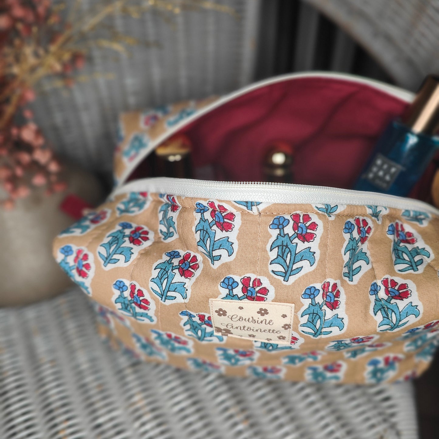 Intérieur rose poudré de la grande trousse de toilette Bouquet Rouge artisanale française