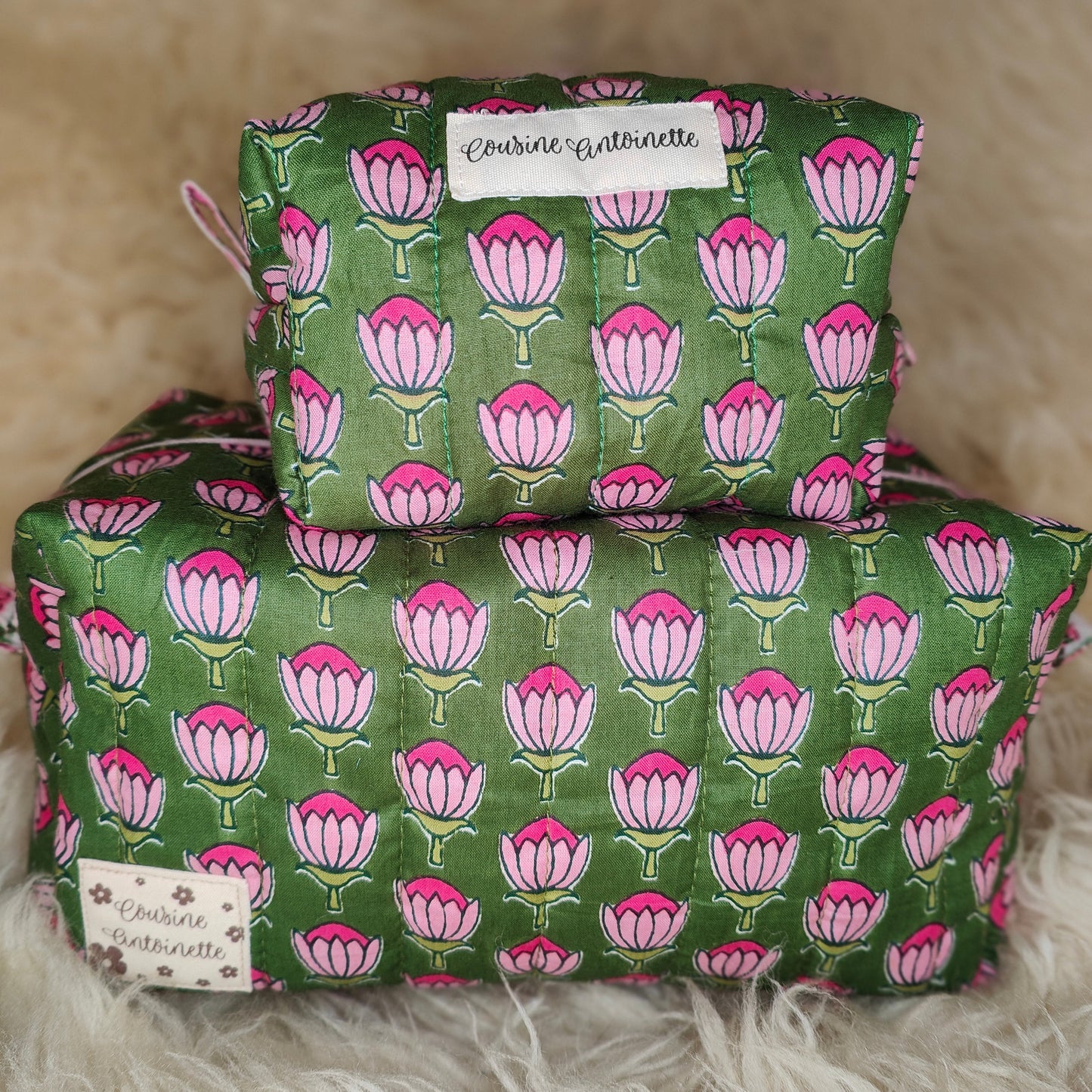 Vue de profil grande trousse de toilette Indi motif indien fait main France