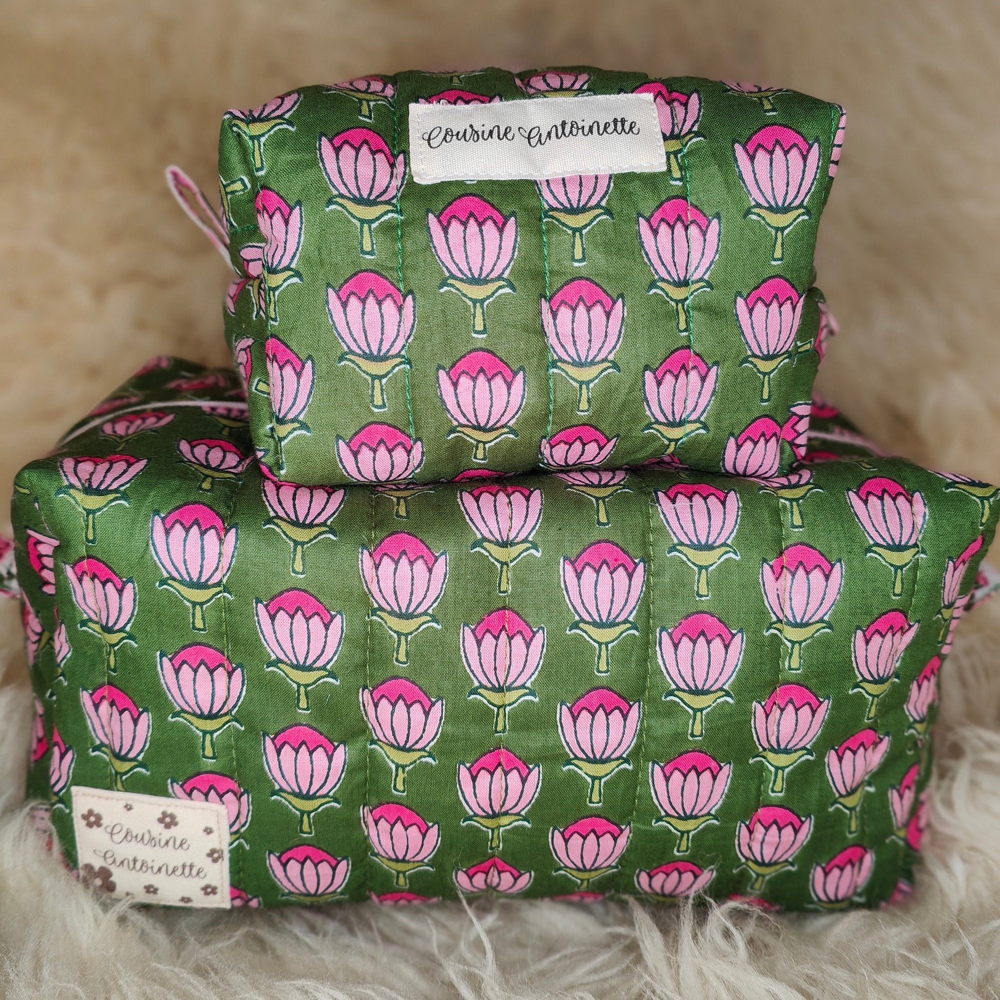 Vue de profil grande trousse de toilette Indi motif indien fait main France