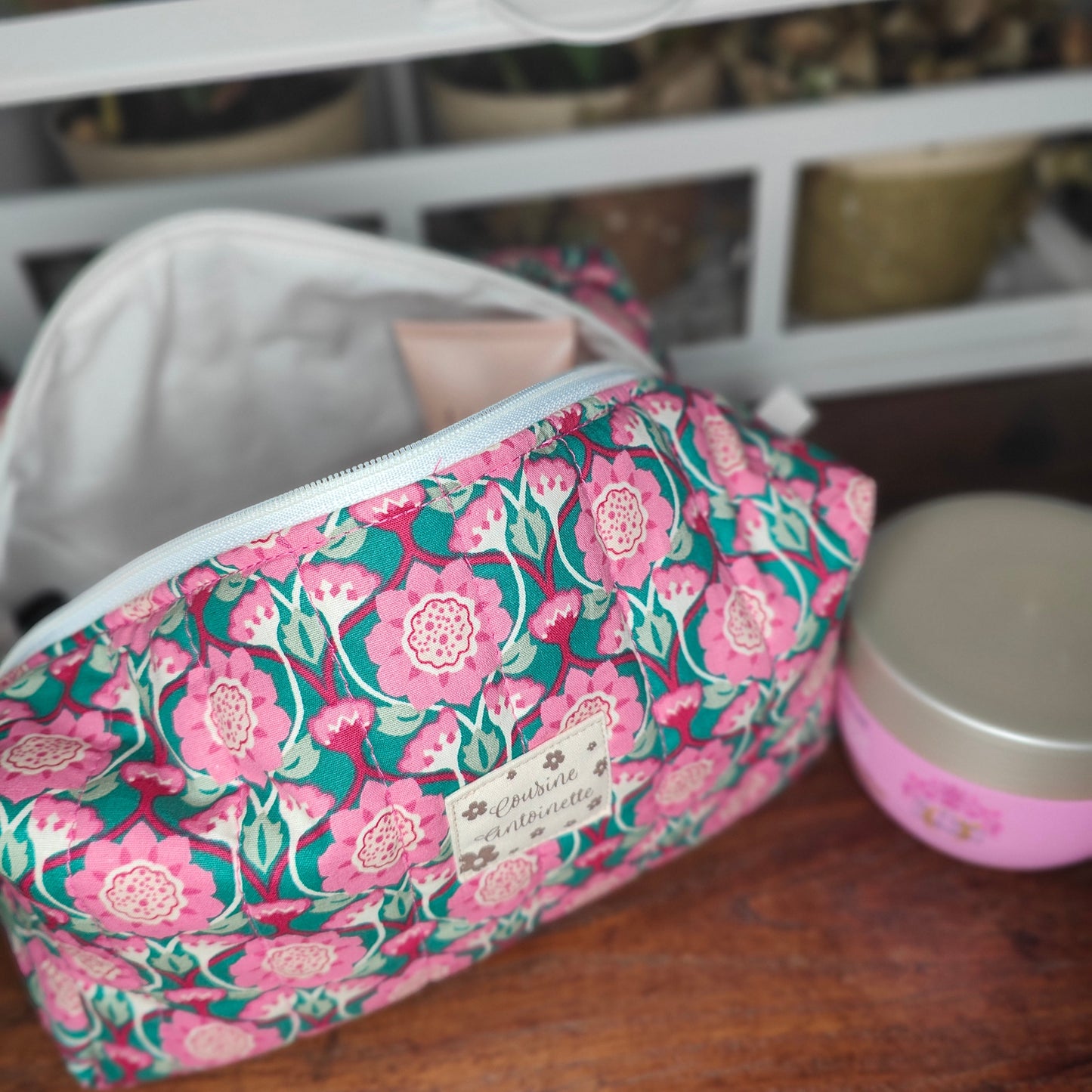 Vue de profil grande trousse de toilette Bonbon motif coloré fait main France